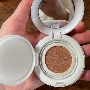 EM Cosmetics Moonbeam Cushion Highlighter - Aura